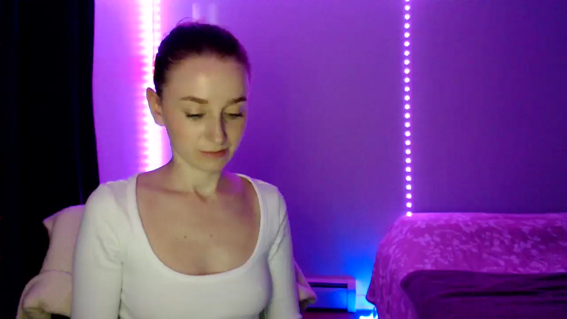Gallery image thumbnail from PetitAnge_'s myfreecams stream on, 10/29/2025, 21:04 image 20 of 20