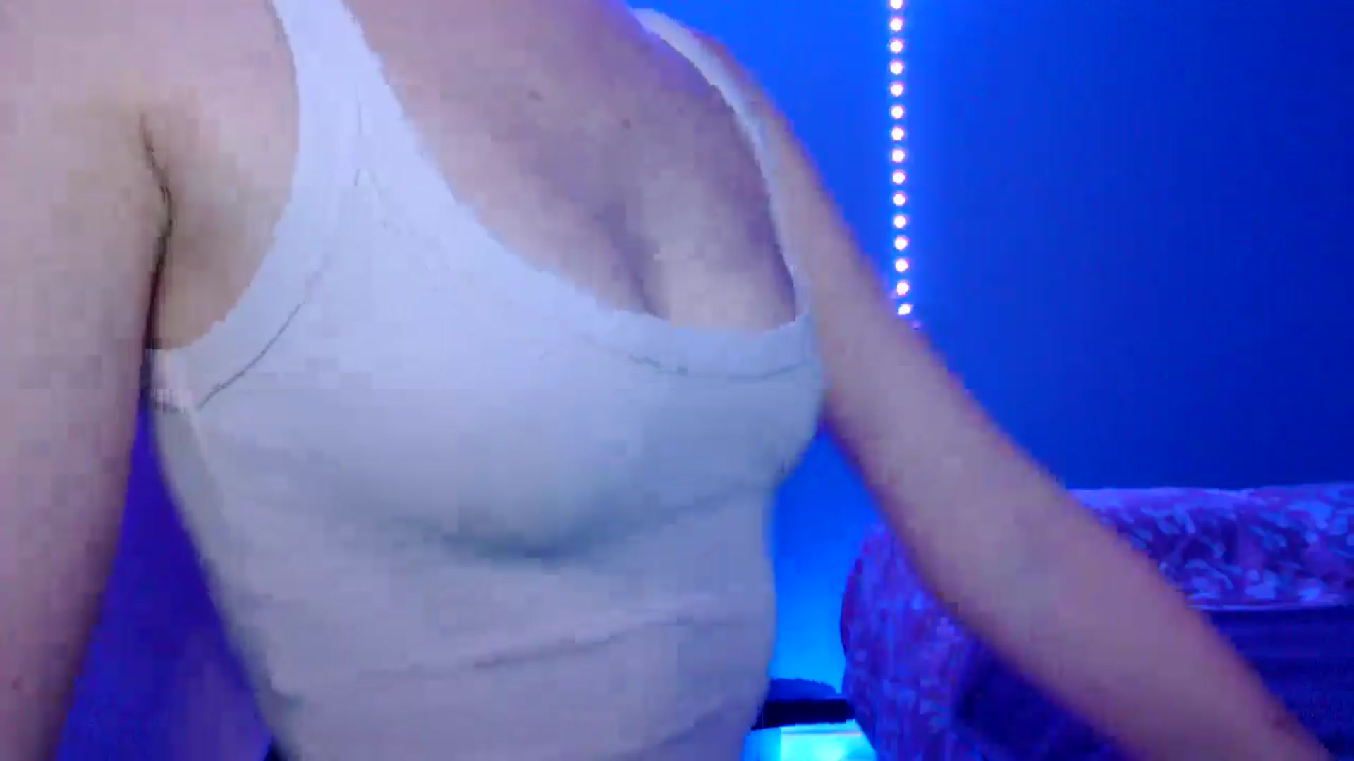 Gallery image thumbnail from PetitAnge_'s myfreecams stream on, 11/03/2025, 20:50 image 19 of 20