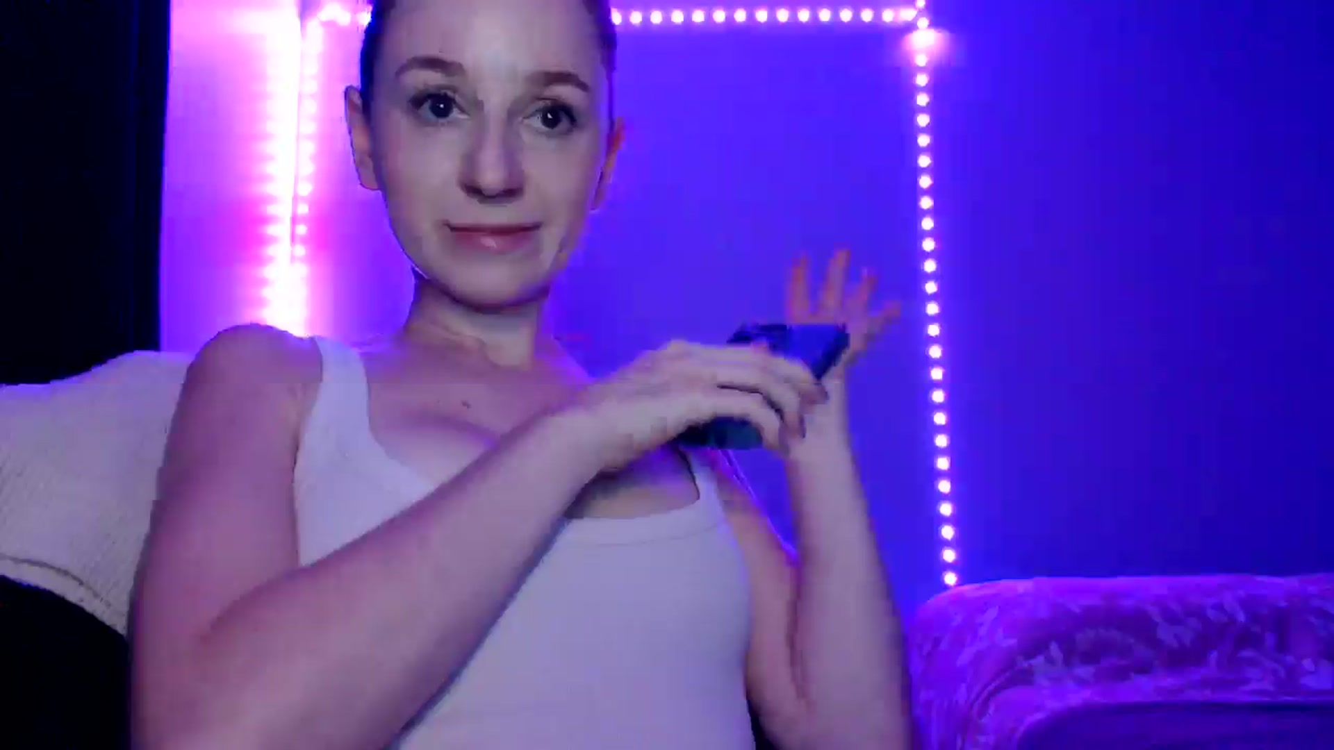 Gallery image thumbnail from PetitAnge_'s myfreecams stream on, 11/03/2025, 20:50 image 13 of 20
