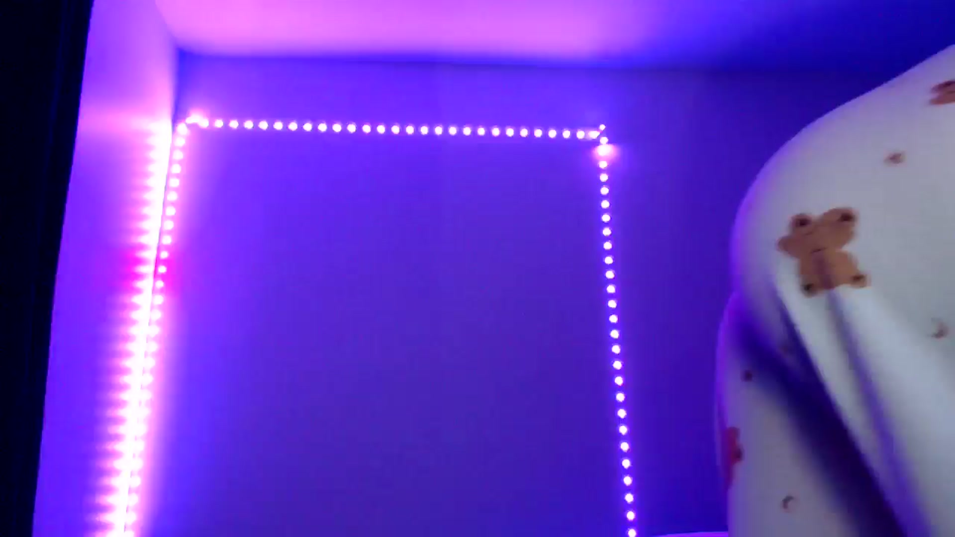 Gallery image thumbnail from PetitAnge_'s myfreecams stream on, 11/03/2025, 20:50 image 3 of 20