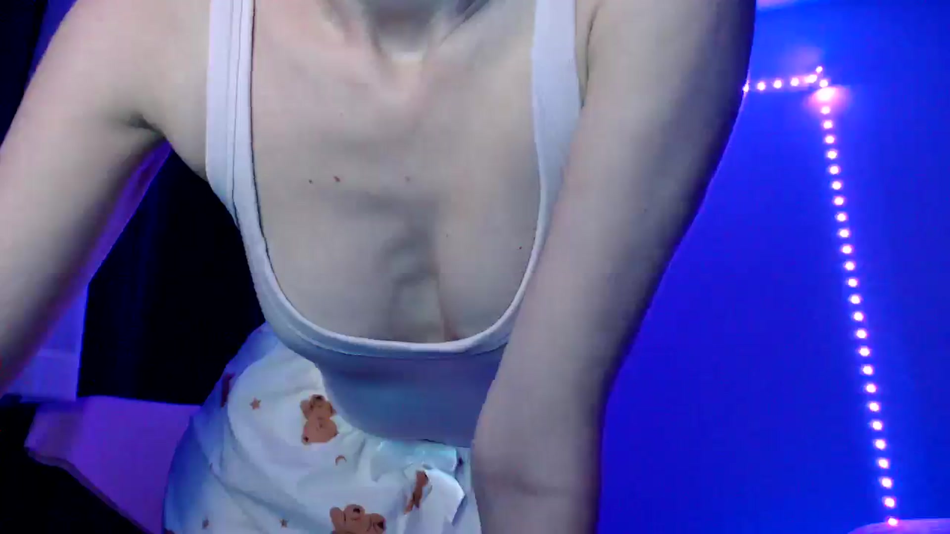Gallery image thumbnail from PetitAnge_'s myfreecams stream on, 11/03/2025, 21:41 image 18 of 20