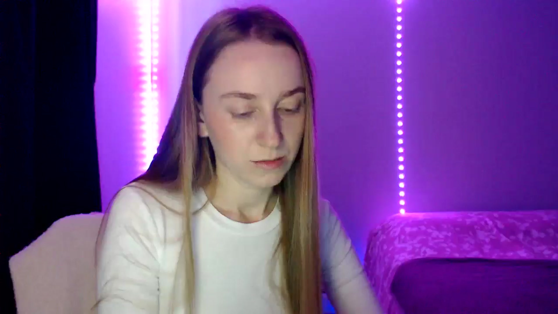 Gallery image thumbnail from PetitAnge_'s myfreecams stream on, 11/07/2025, 18:06 image 7 of 20