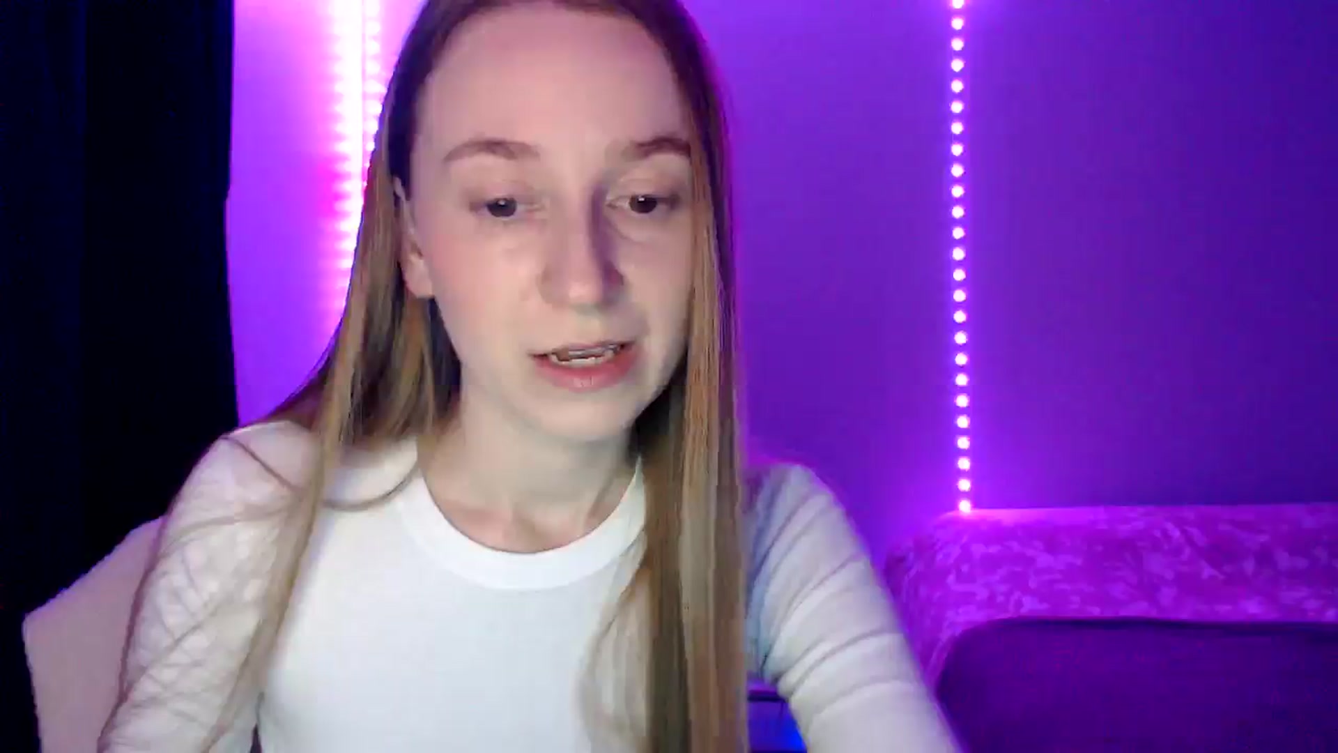 Gallery image thumbnail from PetitAnge_'s myfreecams stream on, 11/07/2025, 18:06 image 6 of 20