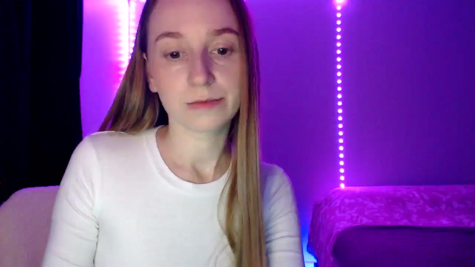 Gallery image thumbnail from PetitAnge_'s myfreecams stream on, 11/07/2025, 18:06 image 16 of 20