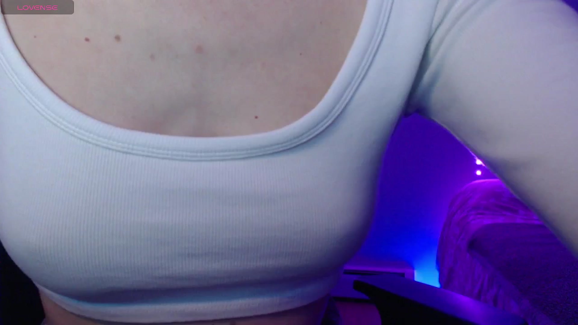 Gallery image thumbnail from PetitAnge_'s myfreecams stream on, 11/10/2025, 20:32 image 9 of 20