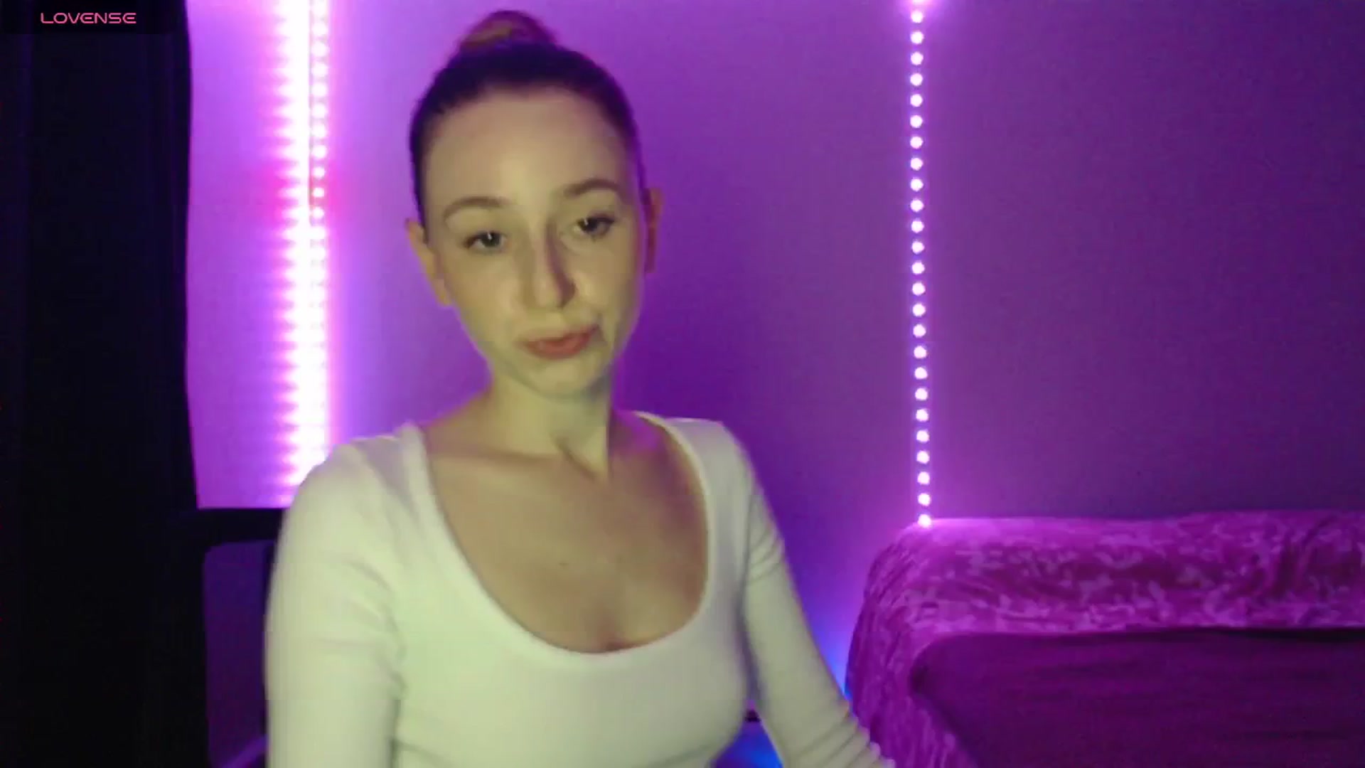 Gallery image thumbnail from PetitAnge_'s myfreecams stream on, 11/10/2025, 20:32 image 19 of 20
