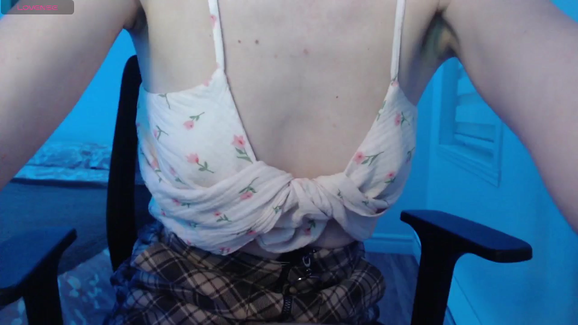 Gallery image thumbnail from PetitAnge_'s myfreecams stream on, 12/18/2025, 01:41 image 19 of 20