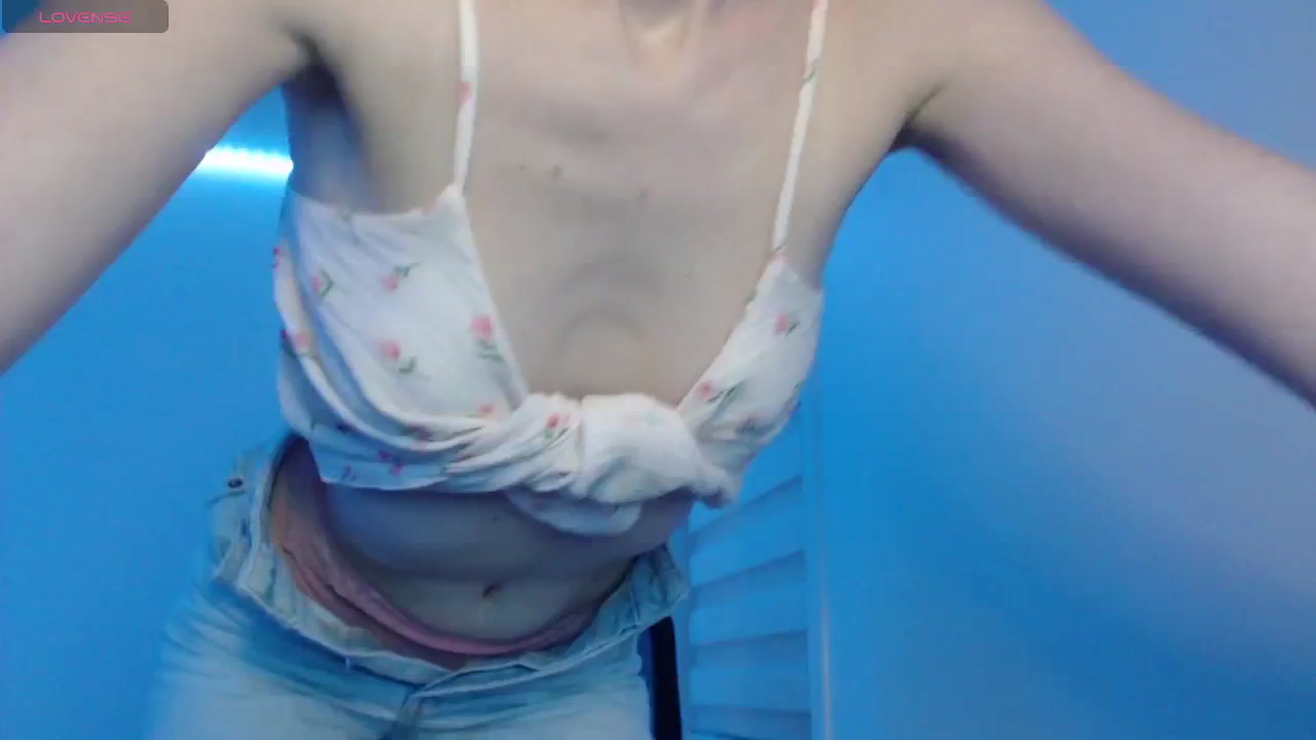 Gallery image thumbnail from PetitAnge_'s myfreecams stream on, 12/18/2025, 01:41 image 6 of 20