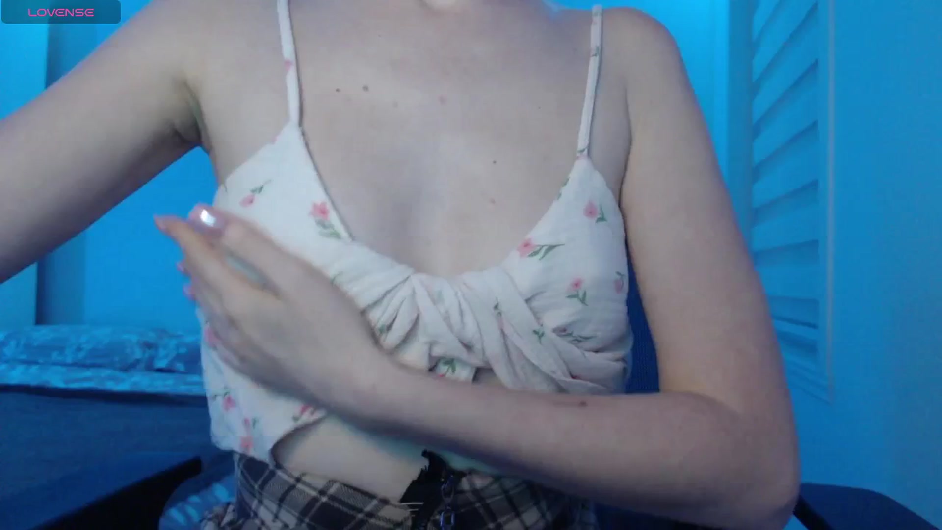 Gallery image thumbnail from PetitAnge_'s myfreecams stream on, 12/18/2025, 01:41 image 20 of 20