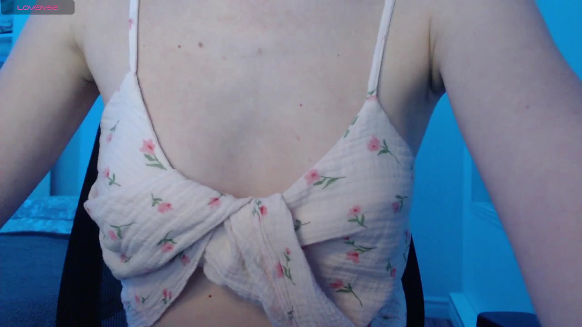 Gallery image thumbnail from PetitAnge_'s myfreecams stream on, 12/18/2025, 03:46 image 19 of 20