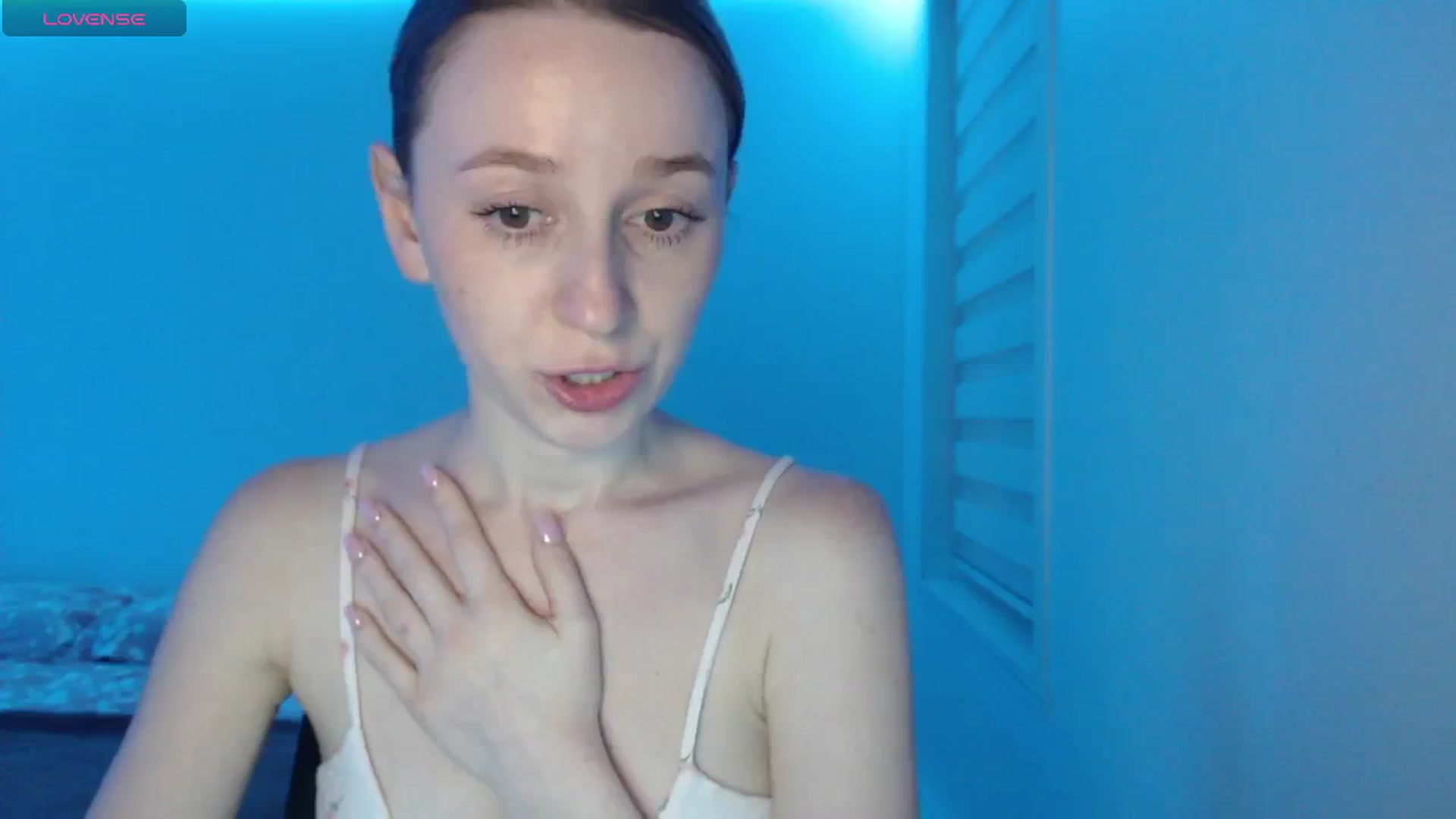 Gallery image thumbnail from PetitAnge_'s myfreecams stream on, 12/18/2025, 03:46 image 4 of 20