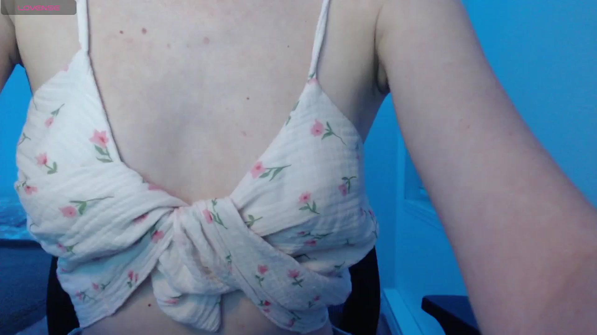 Gallery image thumbnail from PetitAnge_'s myfreecams stream on, 12/18/2025, 03:46 image 12 of 20