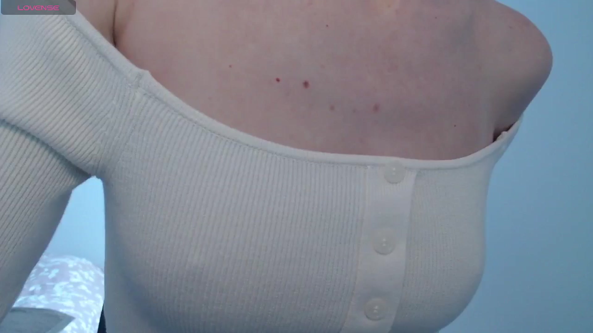 Gallery image thumbnail from PetitAnge_'s myfreecams stream on, 12/31/2025, 17:40 image 16 of 20
