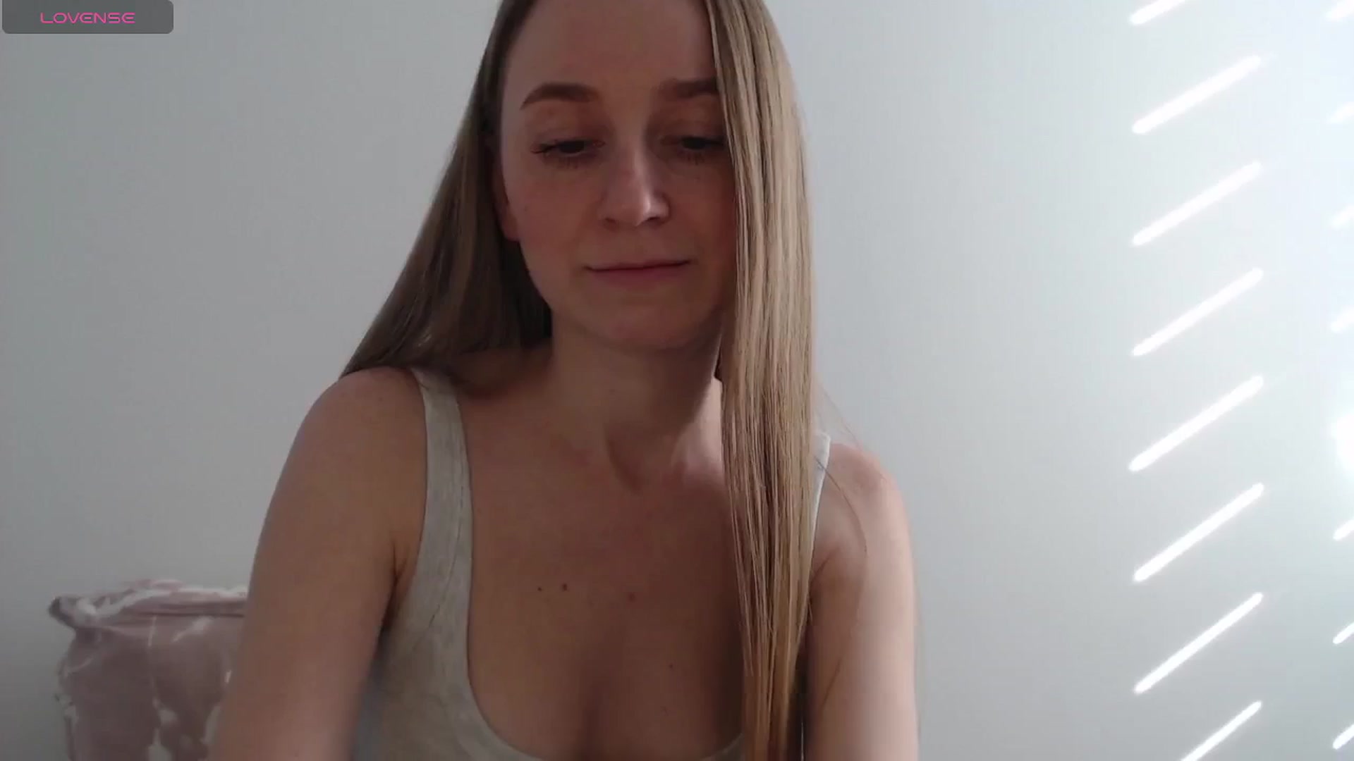 Gallery image thumbnail from PetitAnge_'s myfreecams stream on, 01/02/2026, 17:49 image 6 of 20