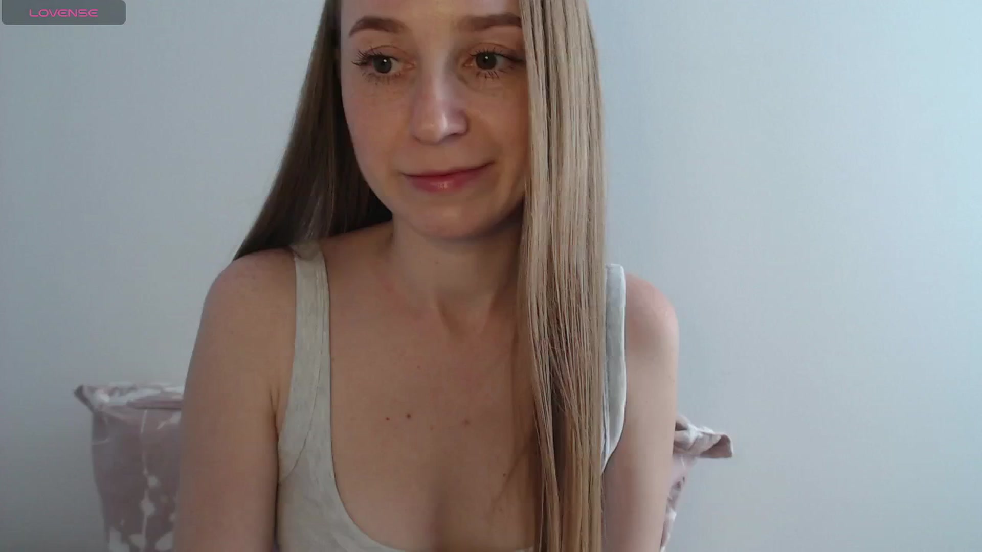 Gallery image thumbnail from PetitAnge_'s myfreecams stream on, 01/02/2026, 18:47 image 10 of 20