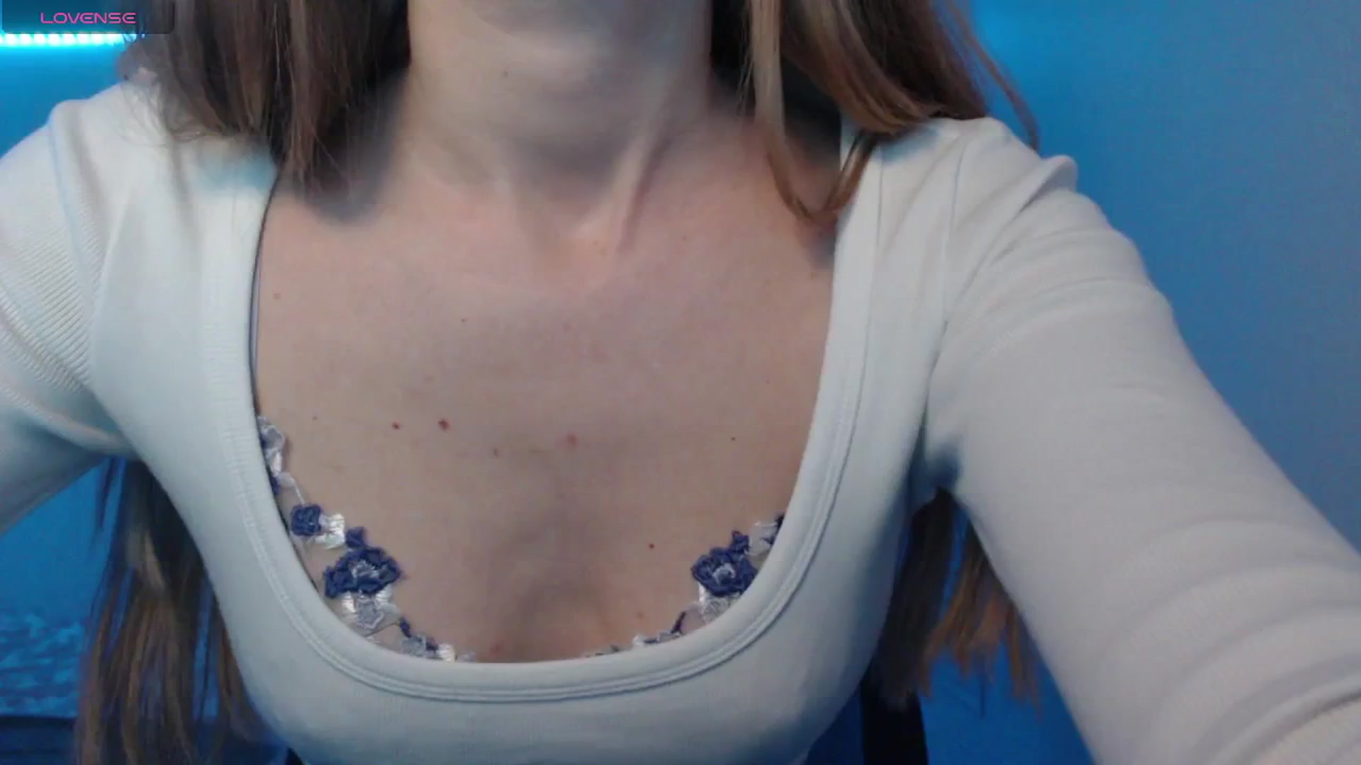 Gallery image thumbnail from PetitAnge_'s myfreecams stream on, 01/05/2026, 01:03 image 1 of 20