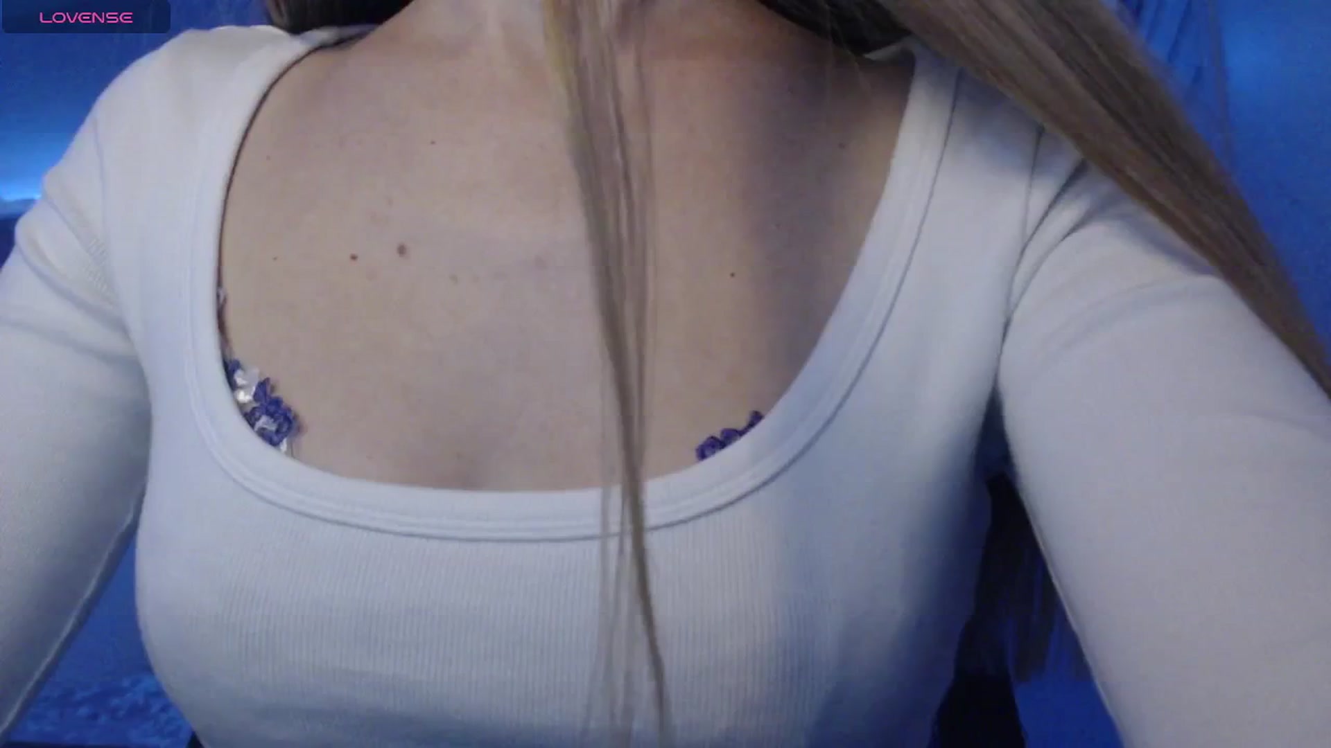 Gallery image thumbnail from PetitAnge_'s myfreecams stream on, 01/05/2026, 01:03 image 11 of 20