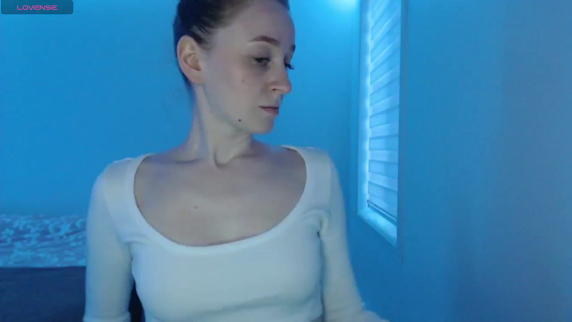 Gallery image thumbnail from PetitAnge_'s myfreecams stream on, 01/10/2026, 21:39 image 4 of 20