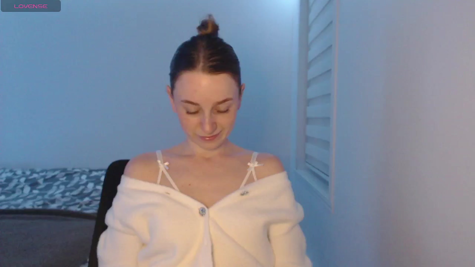 Gallery image thumbnail from PetitAnge_'s myfreecams stream on, 01/27/2026, 04:52 image 8 of 20