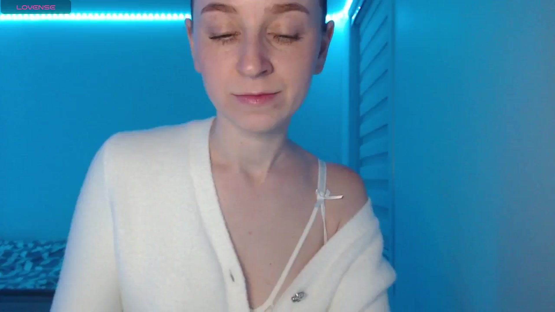 Gallery image thumbnail from PetitAnge_'s myfreecams stream on, 01/27/2026, 04:52 image 16 of 20