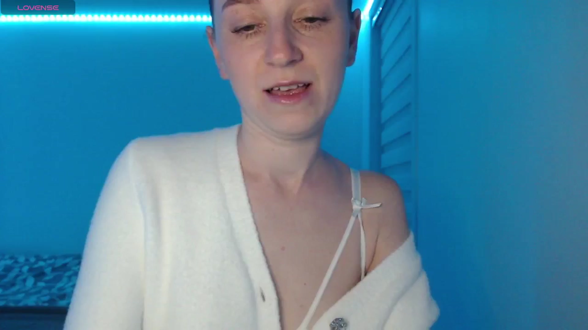 Gallery image thumbnail from PetitAnge_'s myfreecams stream on, 01/27/2026, 04:52 image 15 of 20