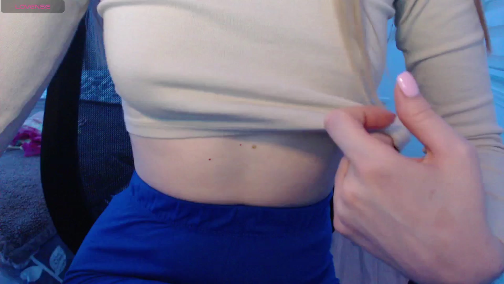Gallery image thumbnail from PetitAnge_'s myfreecams stream on, 02/06/2026, 03:38 image 19 of 20