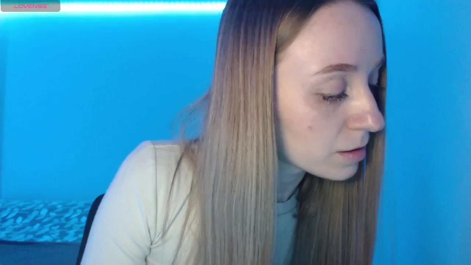 Gallery image thumbnail from PetitAnge_'s myfreecams stream on, 02/06/2026, 03:38 image 6 of 20