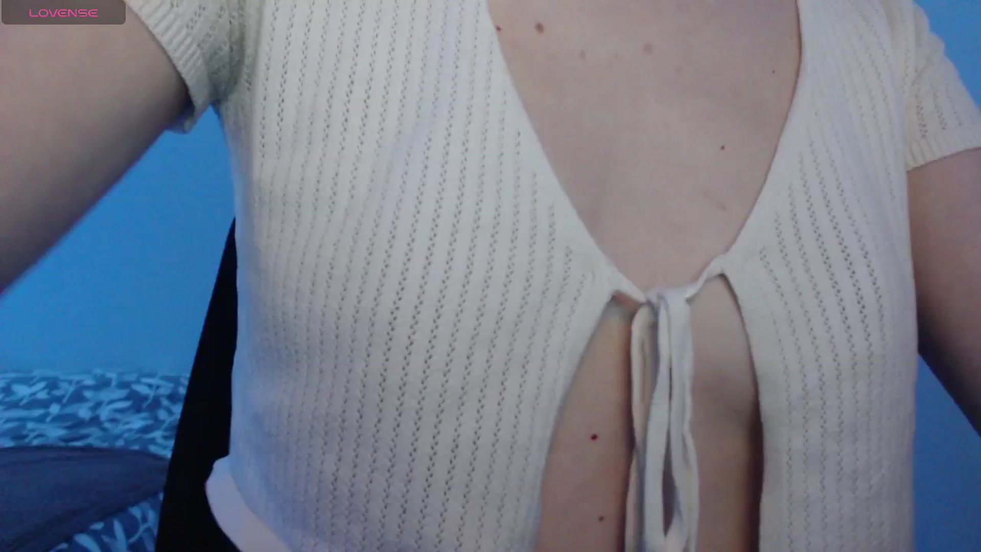 Gallery image thumbnail from PetitAnge_'s myfreecams stream on, 02/16/2026, 02:36 image 17 of 20