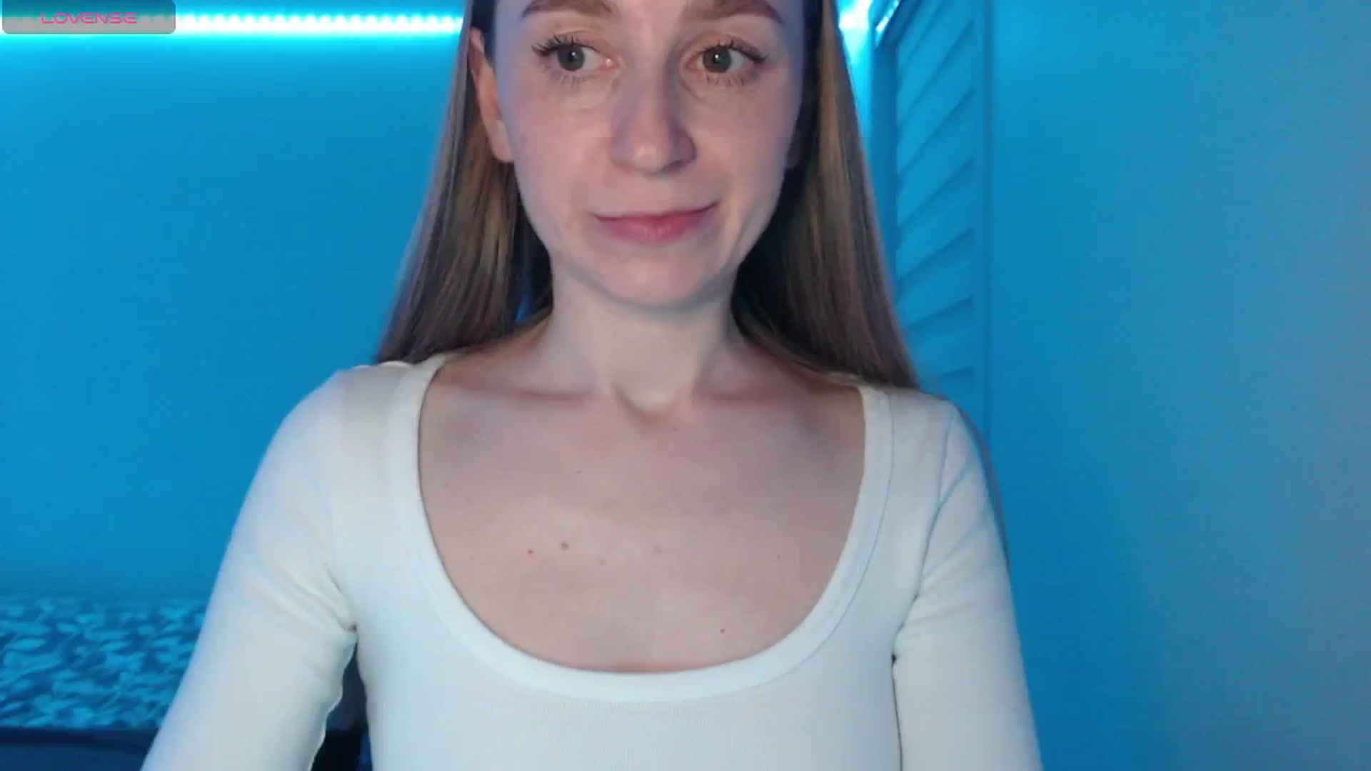 Gallery image thumbnail from PetitAnge_'s myfreecams stream on, 02/18/2026, 01:11 image 16 of 20