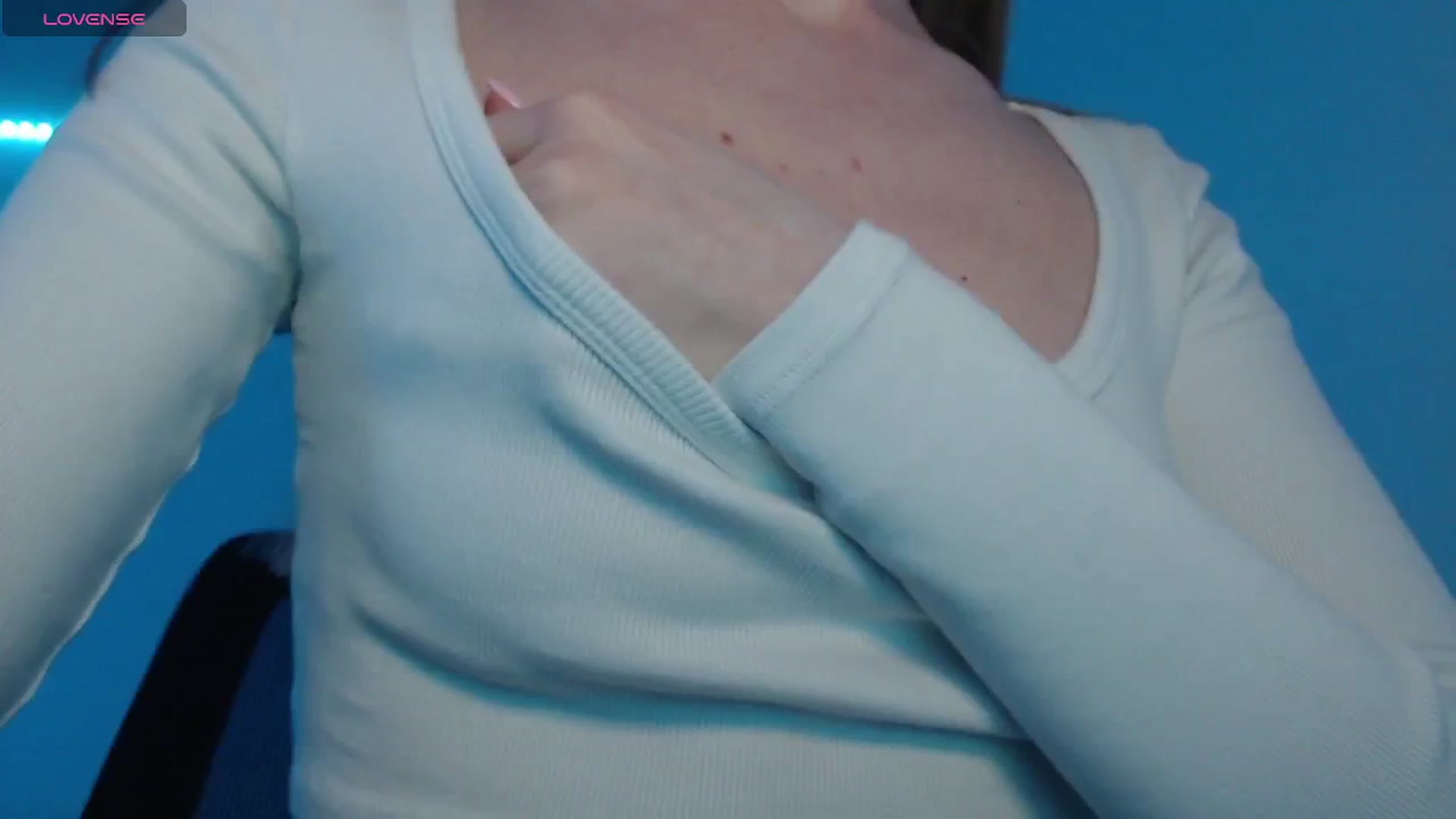 Gallery image thumbnail from PetitAnge_'s myfreecams stream on, 02/18/2026, 01:11 image 6 of 20