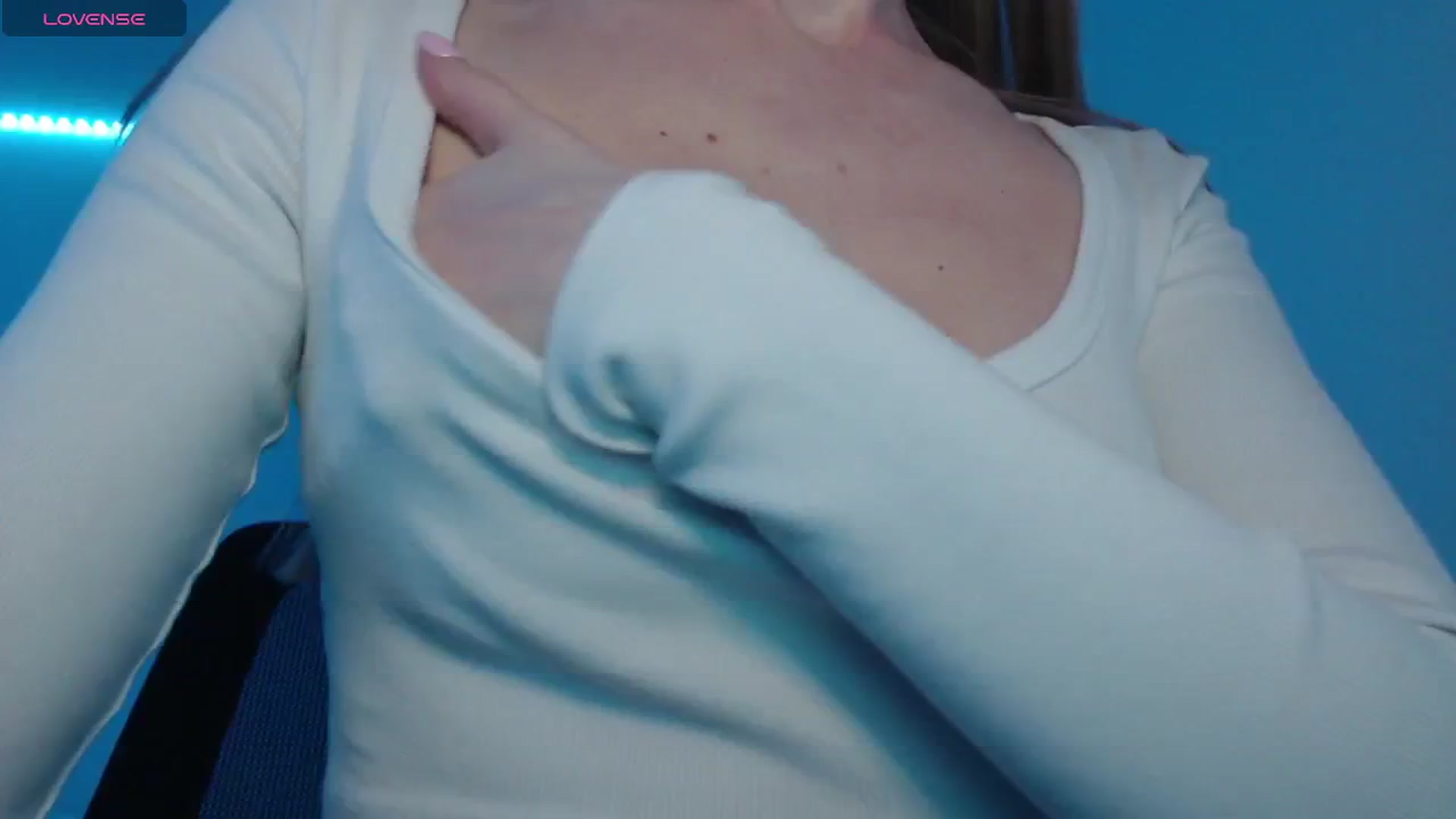 Gallery image thumbnail from PetitAnge_'s myfreecams stream on, 02/18/2026, 01:11 image 8 of 20
