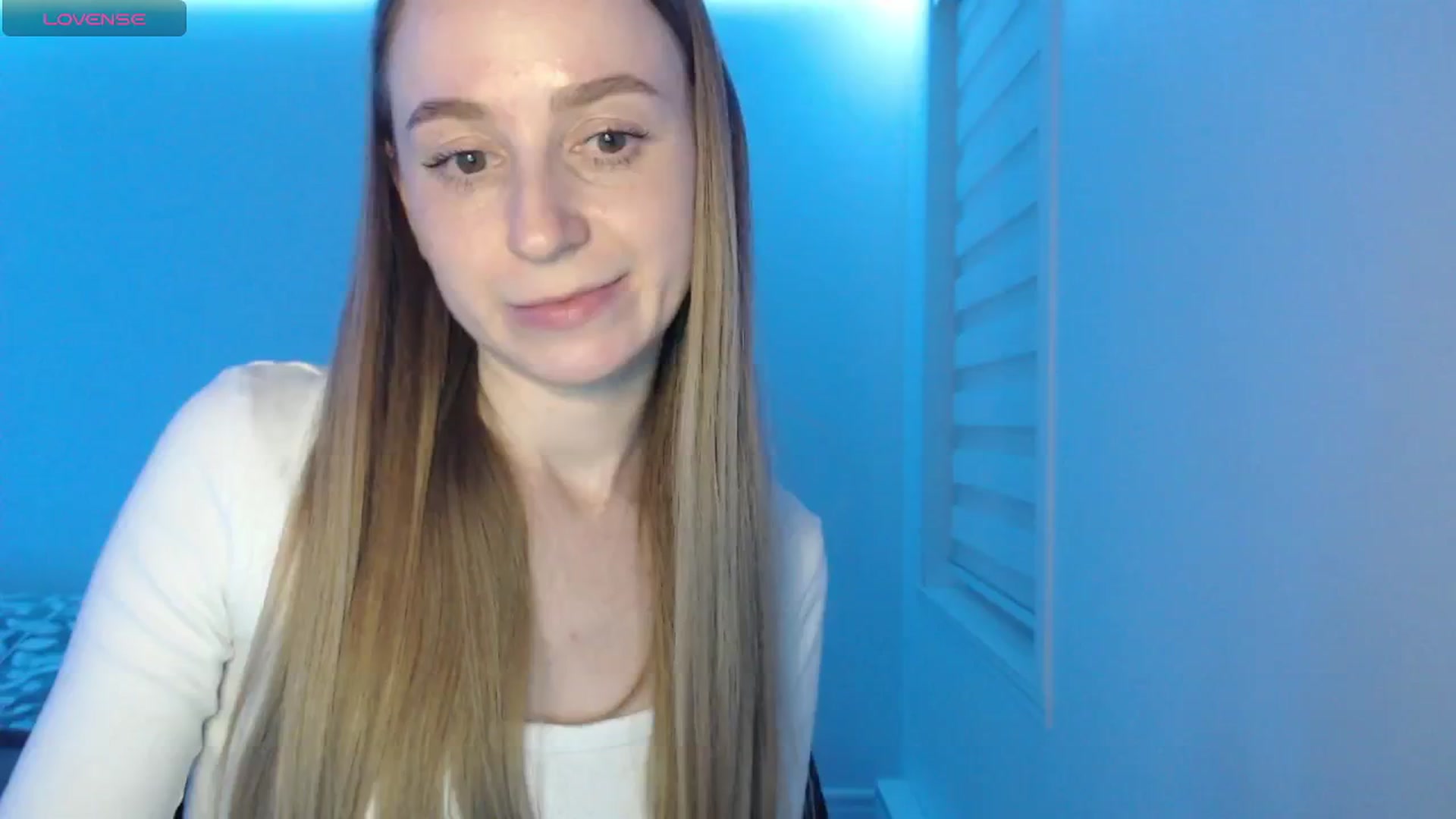 Gallery image thumbnail from PetitAnge_'s myfreecams stream on, 02/18/2026, 01:11 image 3 of 20