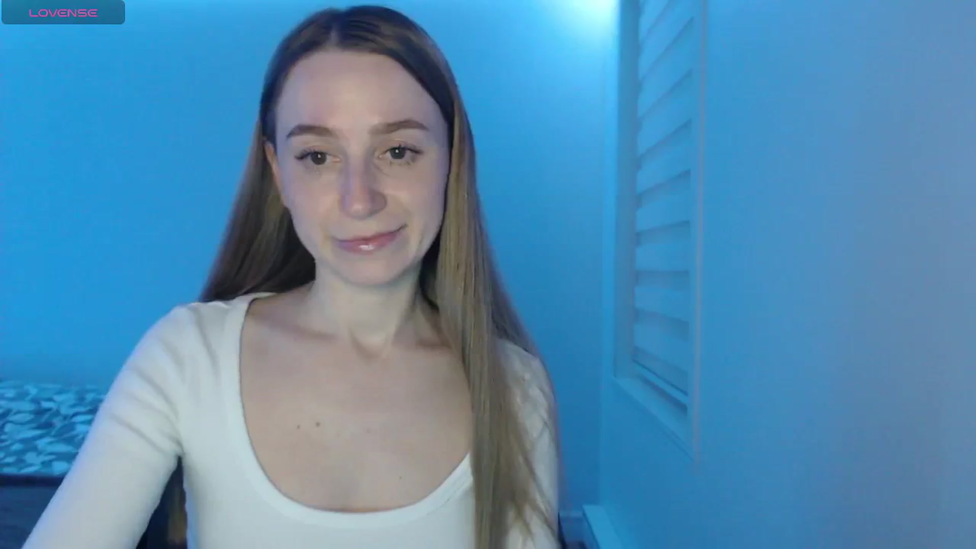 Gallery image thumbnail from PetitAnge_'s myfreecams stream on, 02/18/2026, 03:18 image 4 of 20