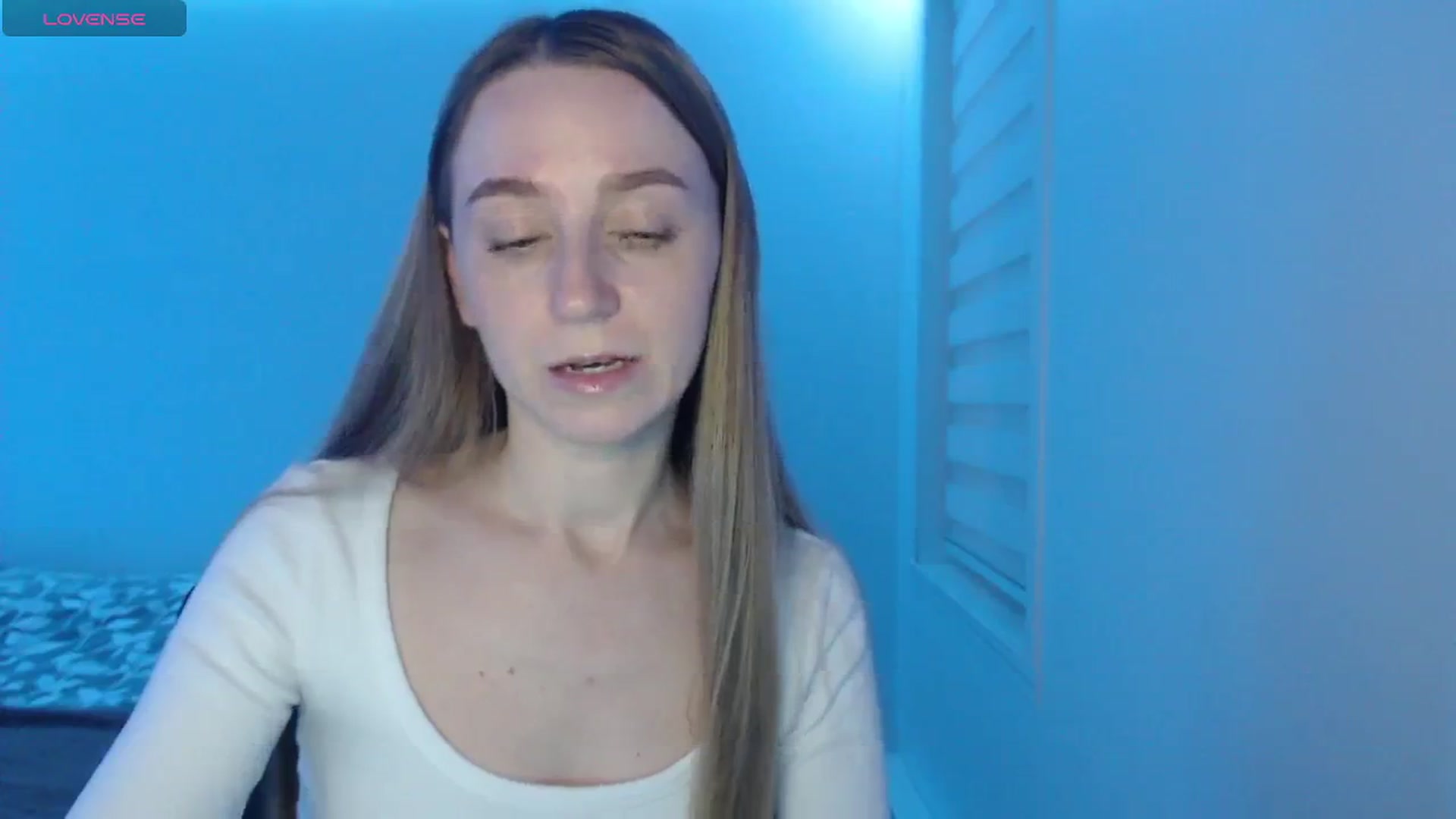 Gallery image thumbnail from PetitAnge_'s myfreecams stream on, 02/18/2026, 03:18 image 6 of 20