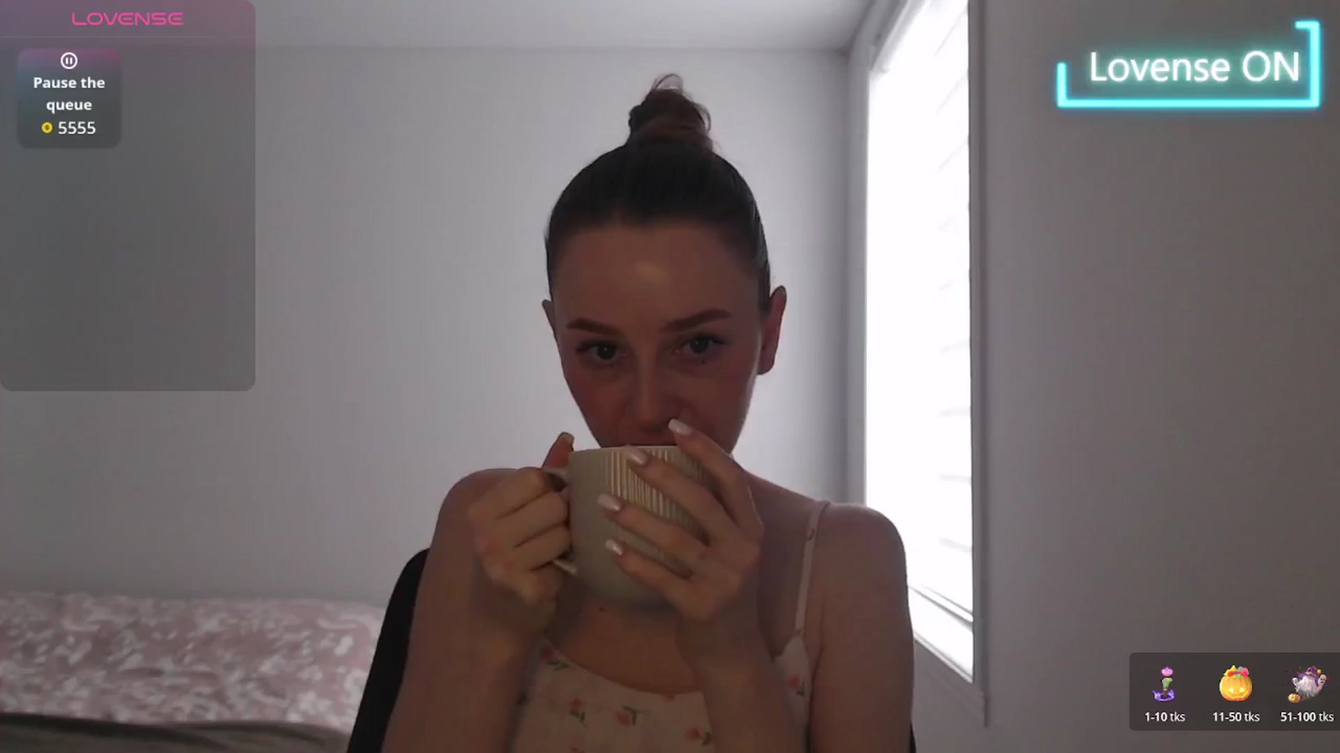 Gallery image thumbnail from PetitAnge_'s myfreecams stream on, 04/10/2026, 15:01 image 4 of 20