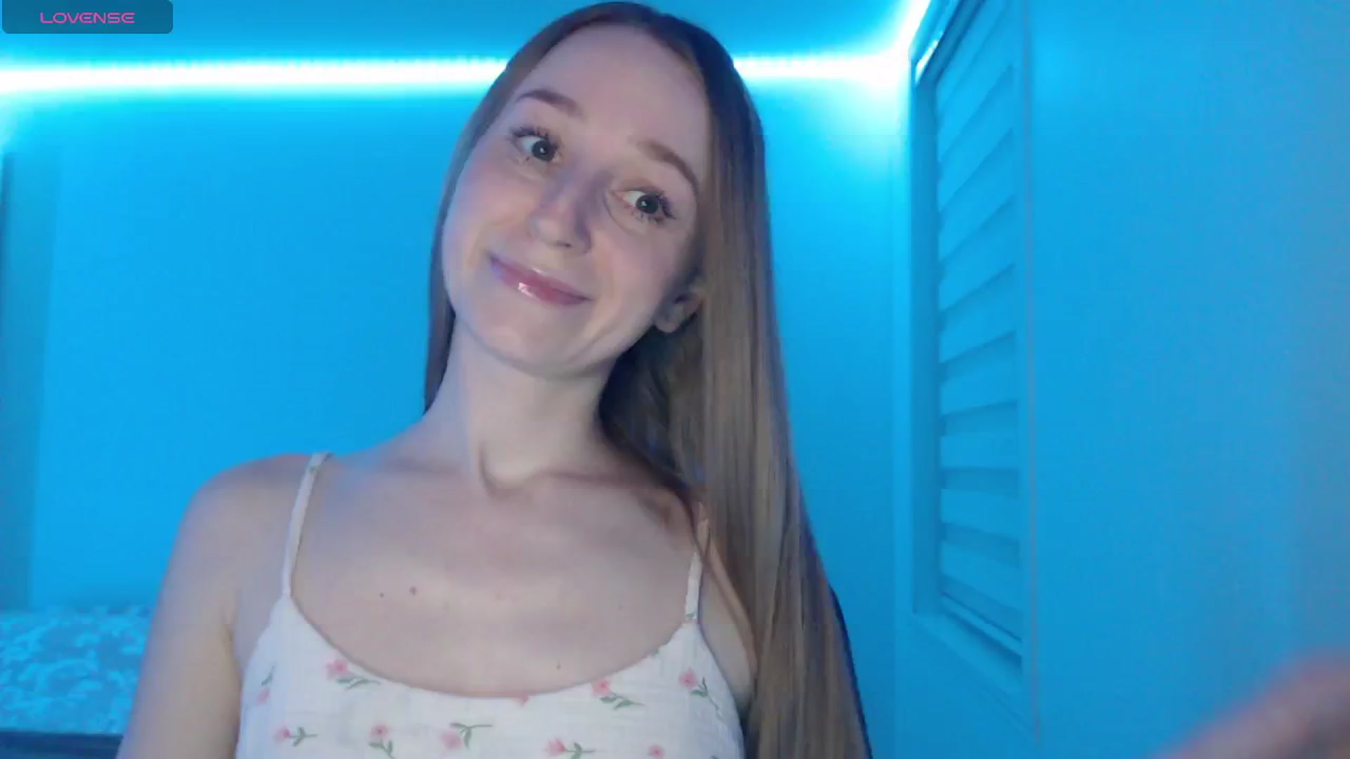 Gallery image thumbnail from PetitAnge_'s myfreecams stream on, 04/14/2026, 24:06 image 4 of 20