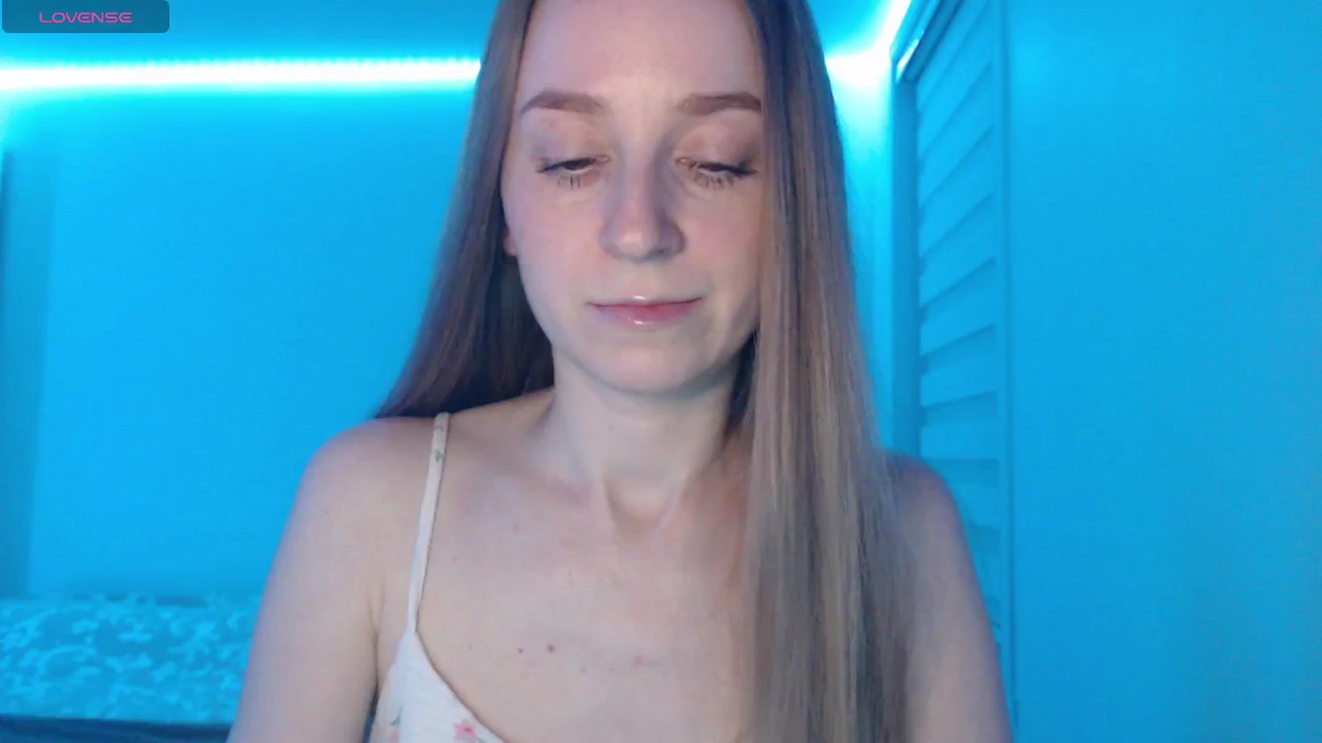 Gallery image thumbnail from PetitAnge_'s myfreecams stream on, 04/14/2026, 24:06 image 8 of 20