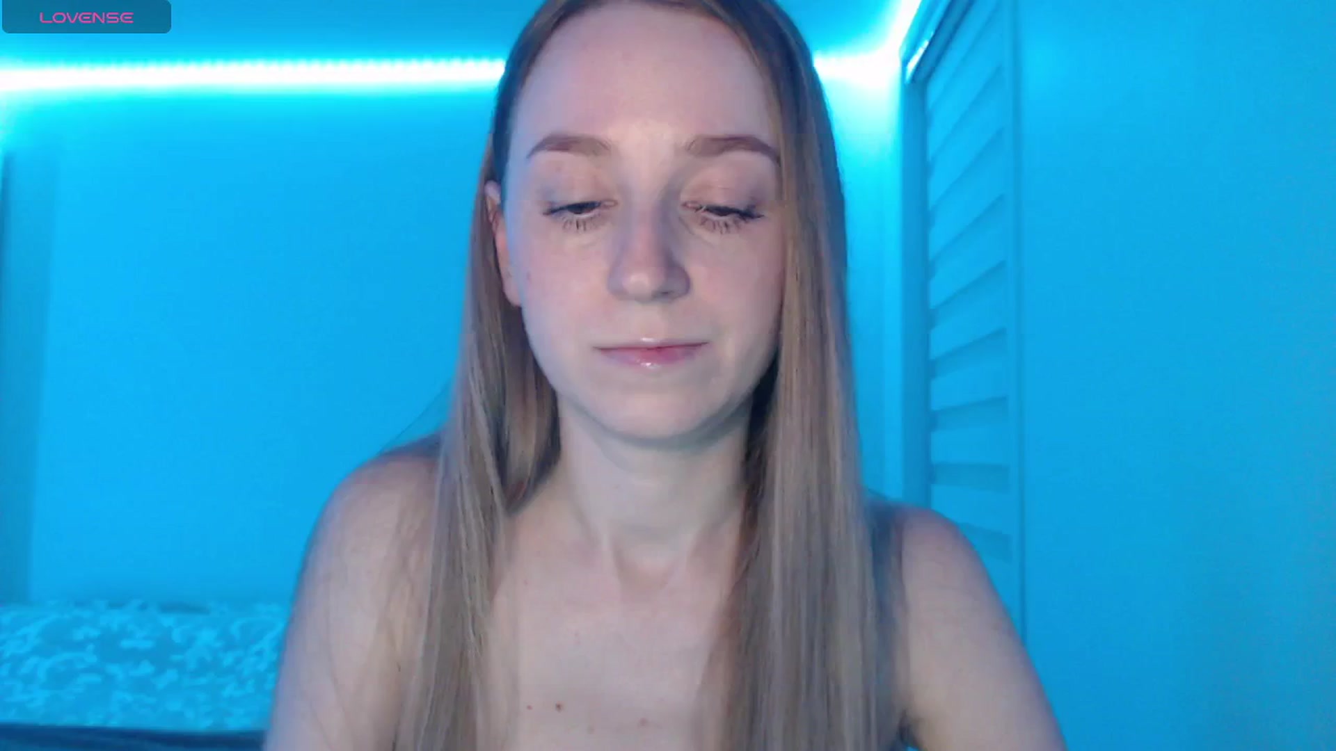 Gallery image thumbnail from PetitAnge_'s myfreecams stream on, 04/14/2026, 24:06 image 16 of 20