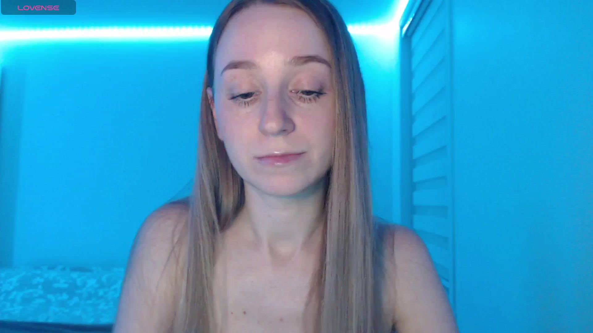 Gallery image thumbnail from PetitAnge_'s myfreecams stream on, 04/14/2026, 24:06 image 15 of 20