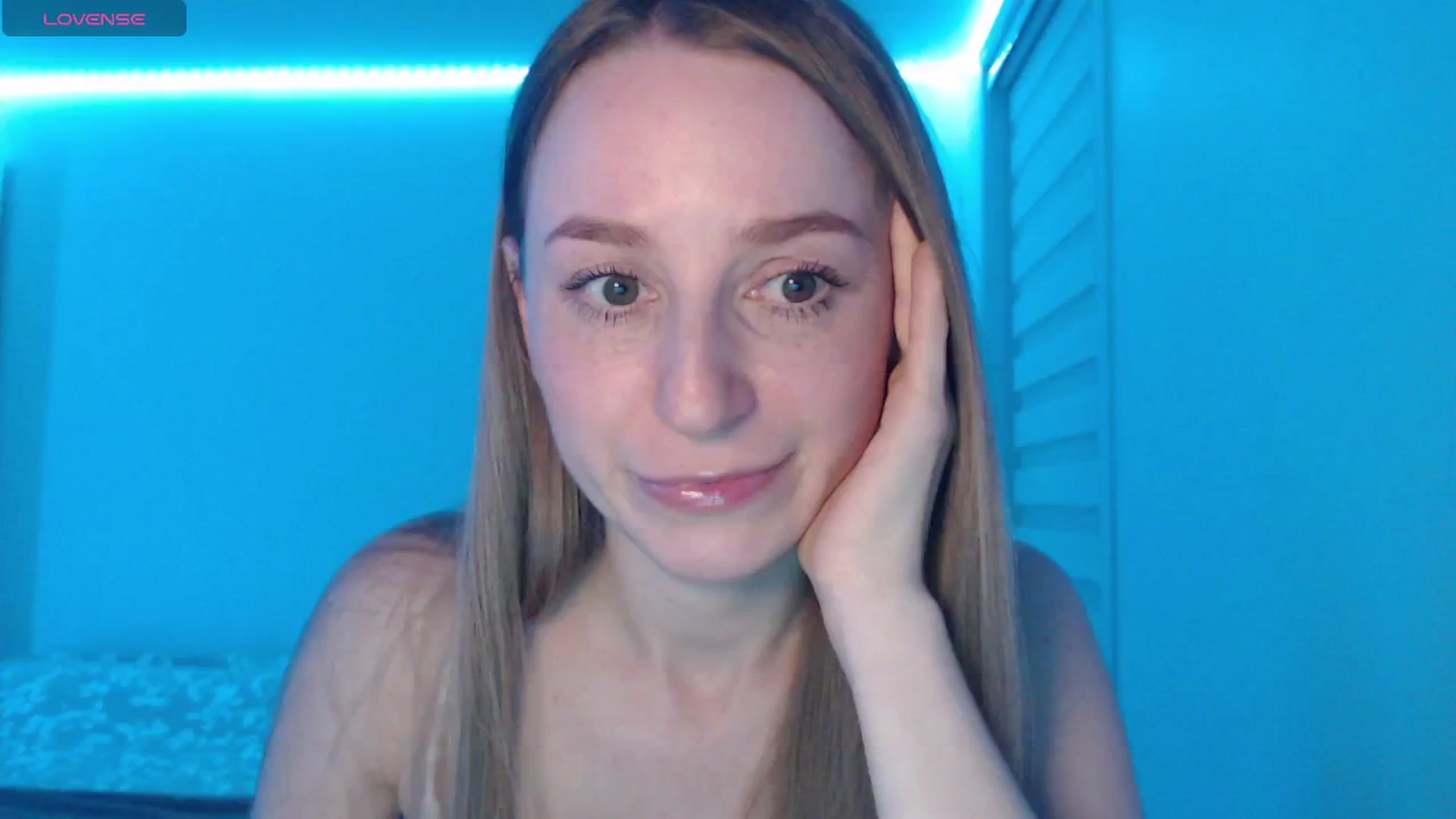 Gallery image thumbnail from PetitAnge_'s myfreecams stream on, 04/14/2026, 24:06 image 14 of 20