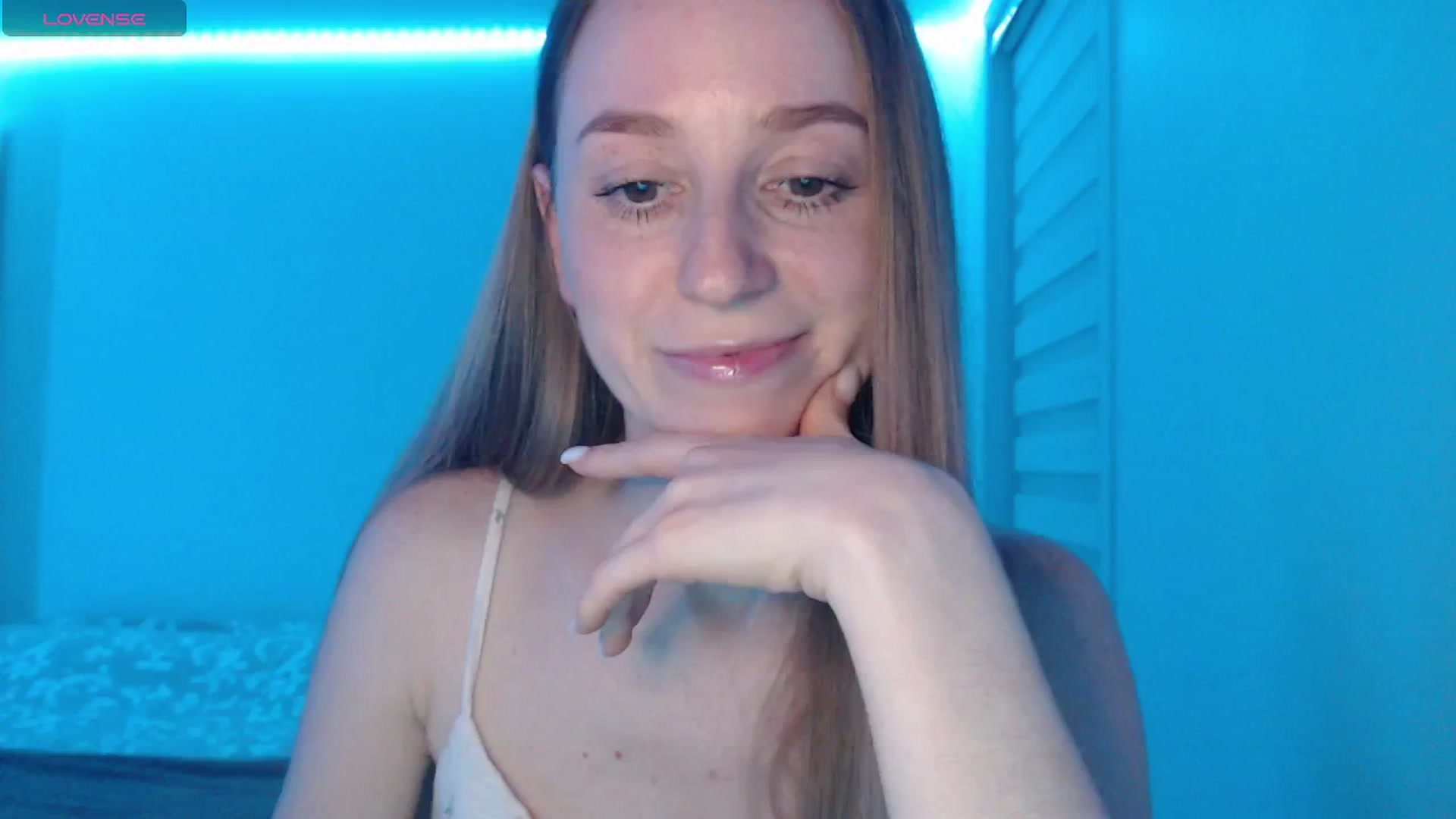 Gallery image thumbnail from PetitAnge_'s myfreecams stream on, 04/14/2026, 24:06 image 19 of 20