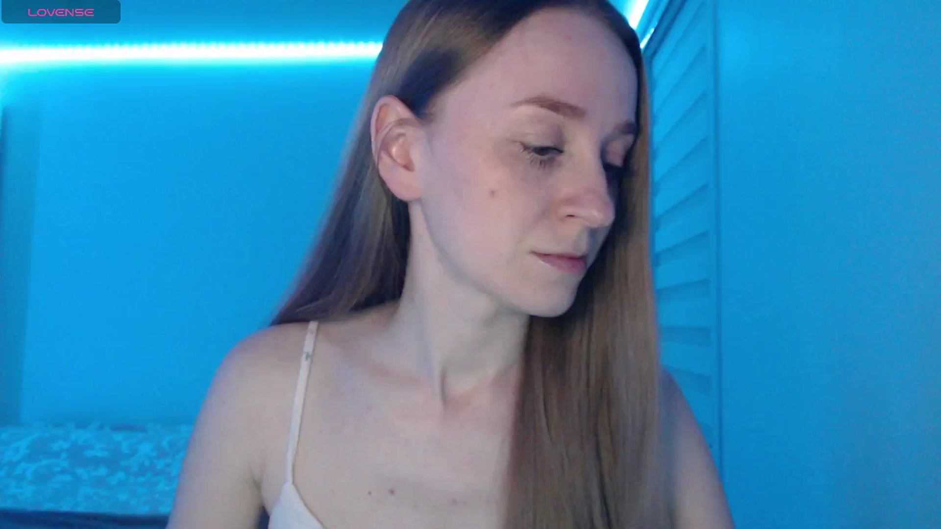 Gallery image thumbnail from PetitAnge_'s myfreecams stream on, 04/14/2026, 24:06 image 11 of 20