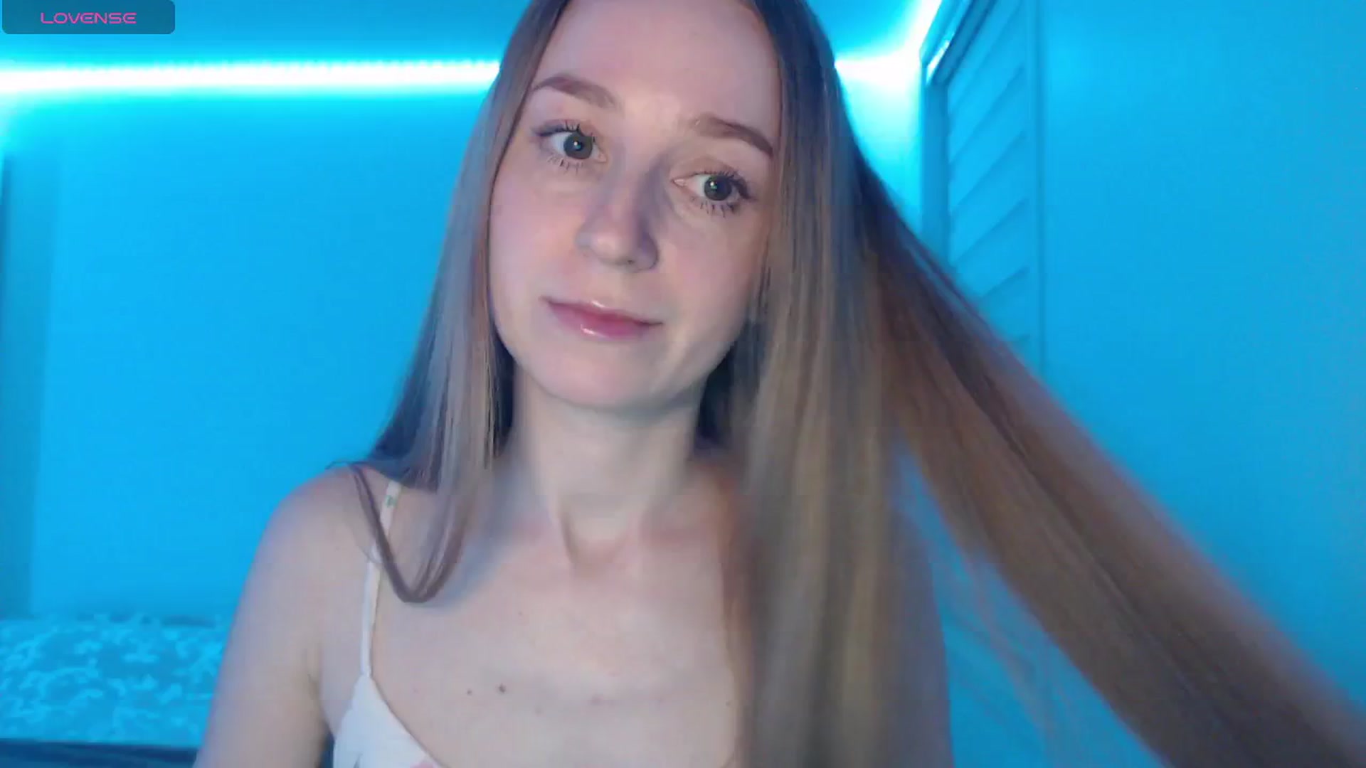 Gallery image thumbnail from PetitAnge_'s myfreecams stream on, 04/14/2026, 24:06 image 9 of 20