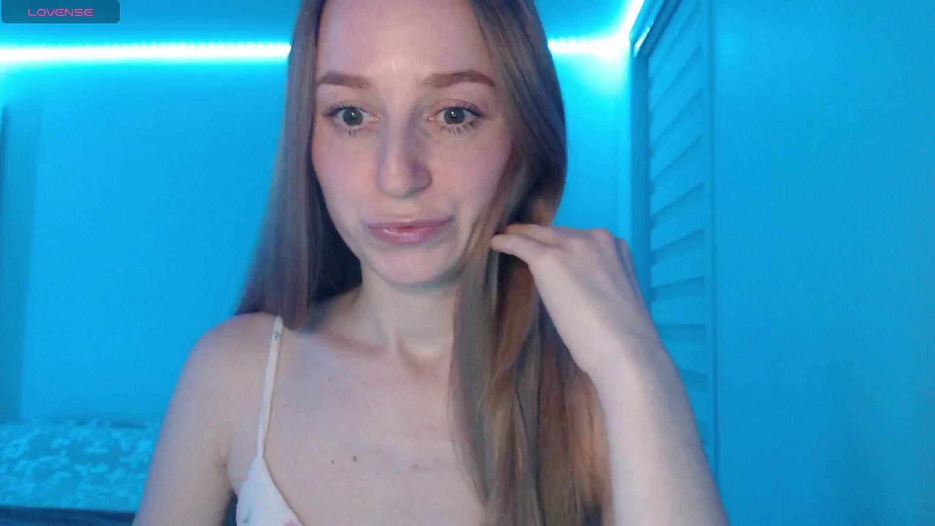 Gallery image thumbnail from PetitAnge_'s myfreecams stream on, 04/14/2026, 24:06 image 5 of 20