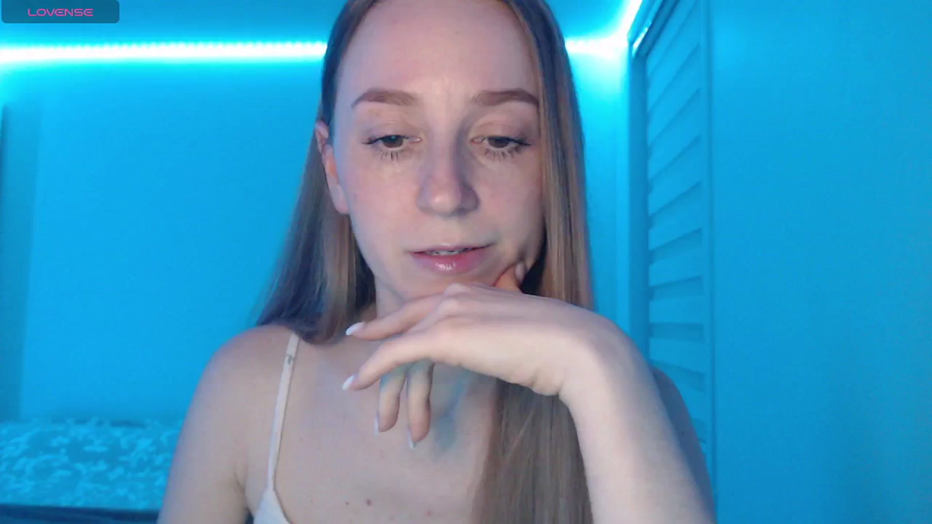 Gallery image thumbnail from PetitAnge_'s myfreecams stream on, 04/14/2026, 24:06 image 12 of 20