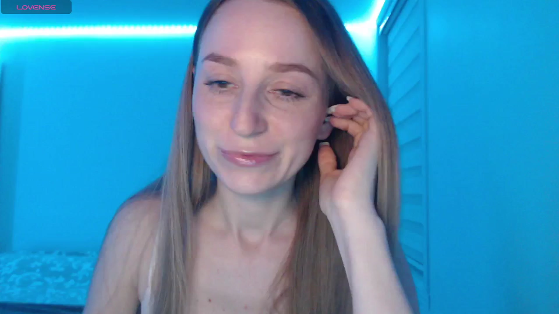 Gallery image thumbnail from PetitAnge_'s myfreecams stream on, 04/14/2026, 24:06 image 18 of 20