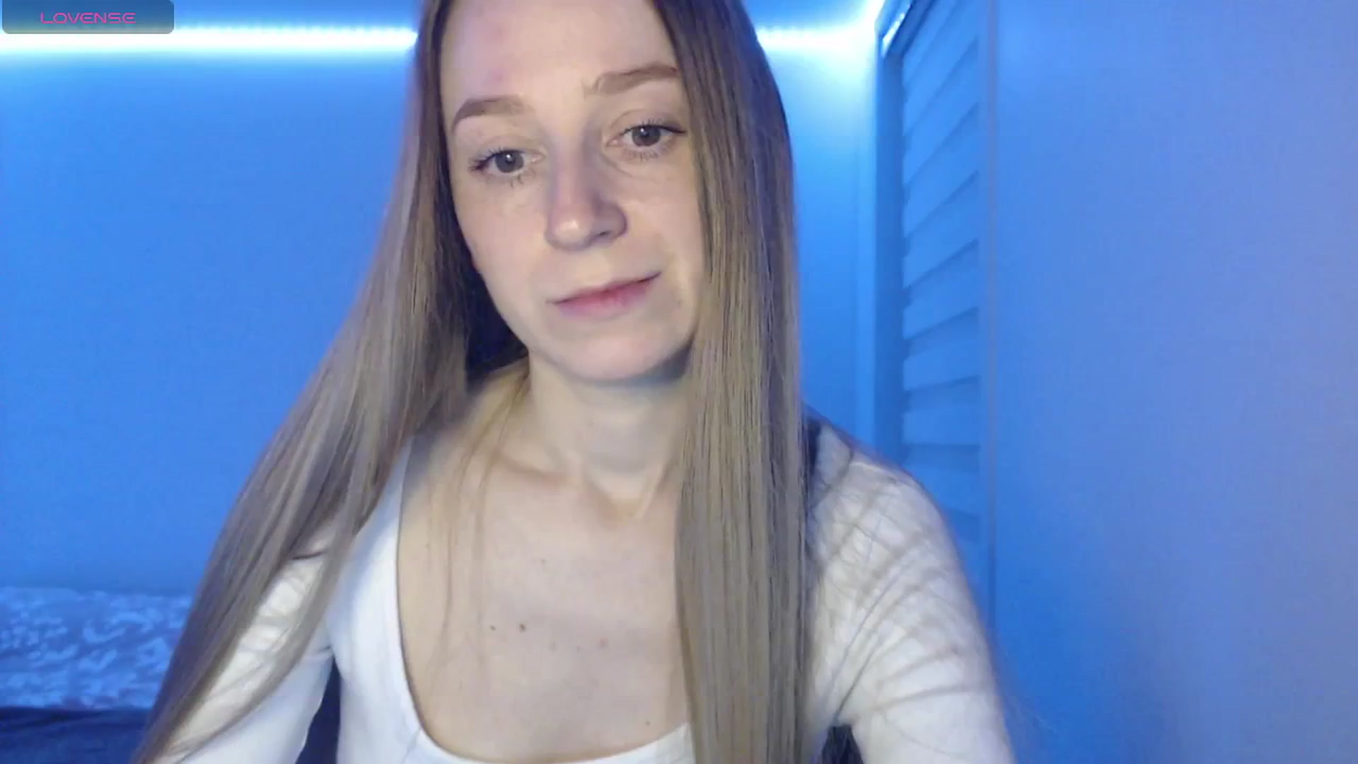 Gallery image thumbnail from PetitAnge_'s myfreecams stream on, 04/17/2026, 24:31 image 3 of 20