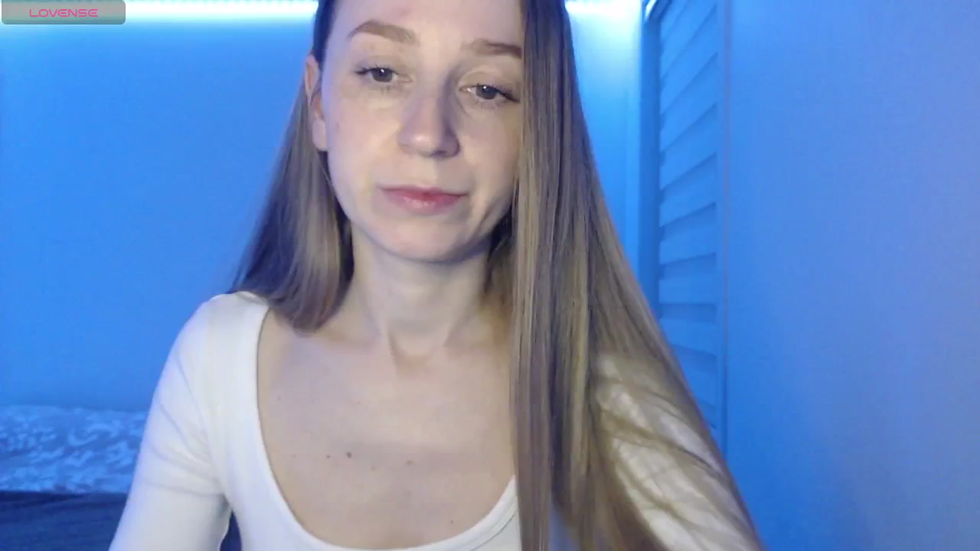 Gallery image thumbnail from PetitAnge_'s myfreecams stream on, 04/17/2026, 24:31 image 17 of 20