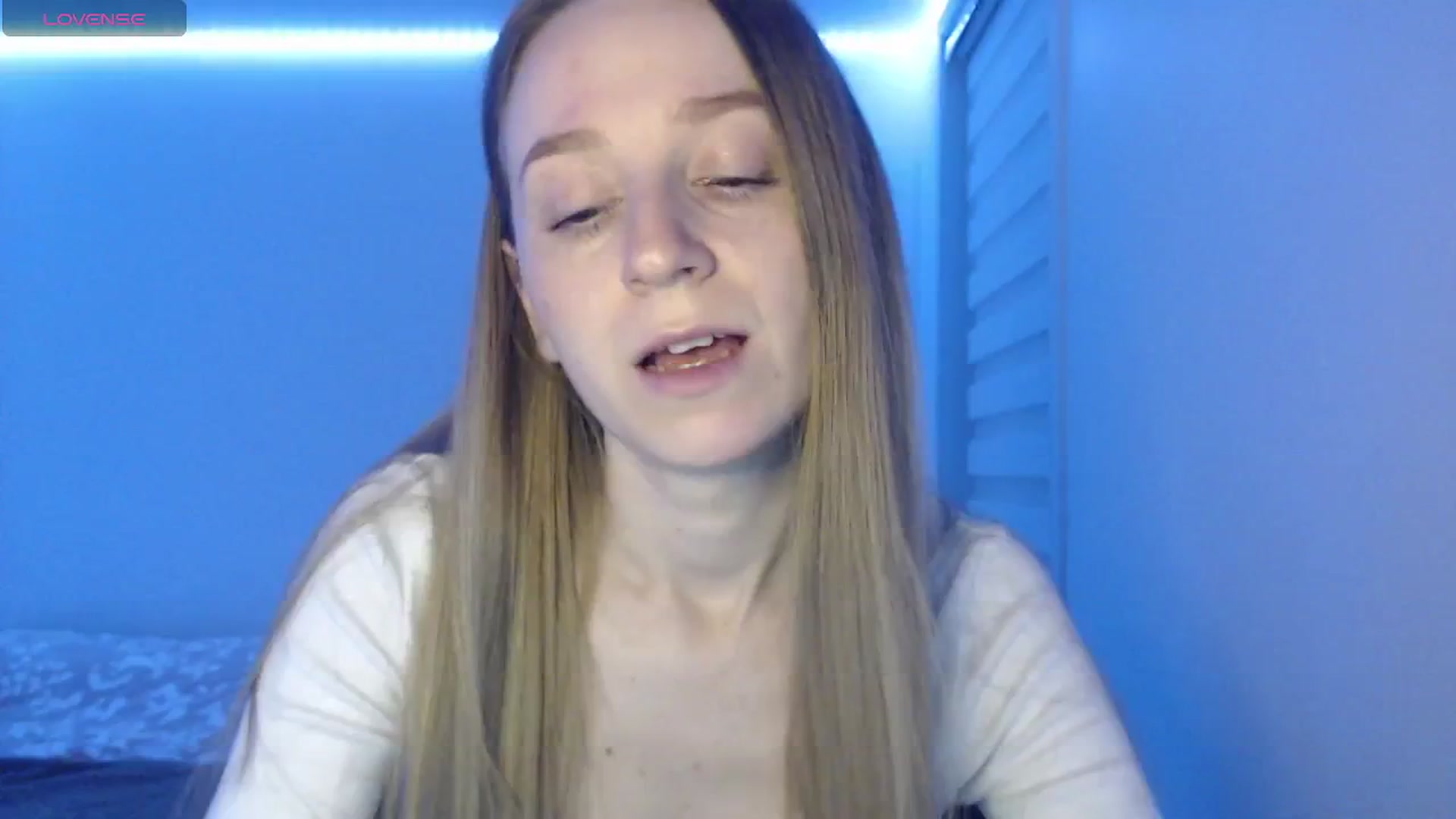 Gallery image thumbnail from PetitAnge_'s myfreecams stream on, 04/17/2026, 24:31 image 4 of 20
