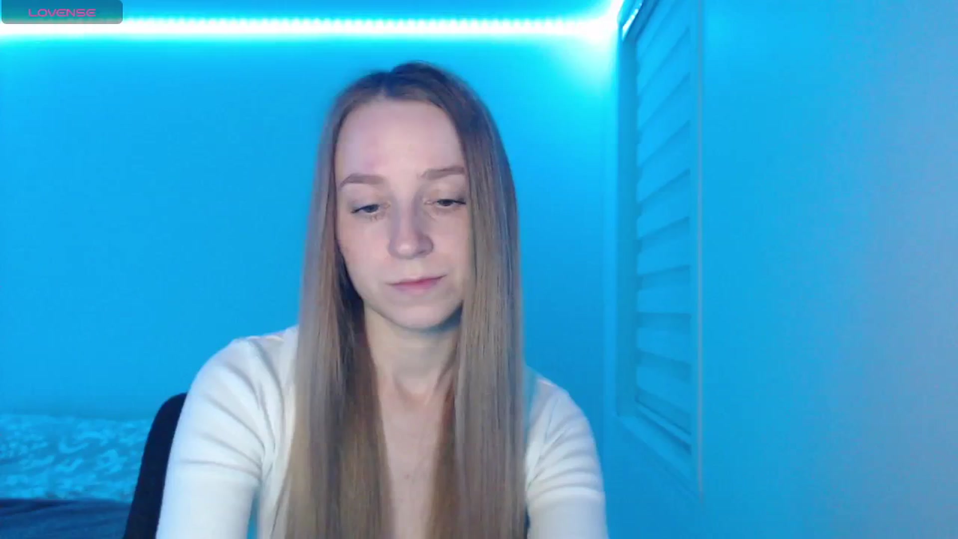 Gallery image thumbnail from PetitAnge_'s myfreecams stream on, 04/17/2026, 24:31 image 2 of 20